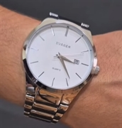 Reloj Curren de hombre acero inoxidable Cristal mineral 1mes de garantia